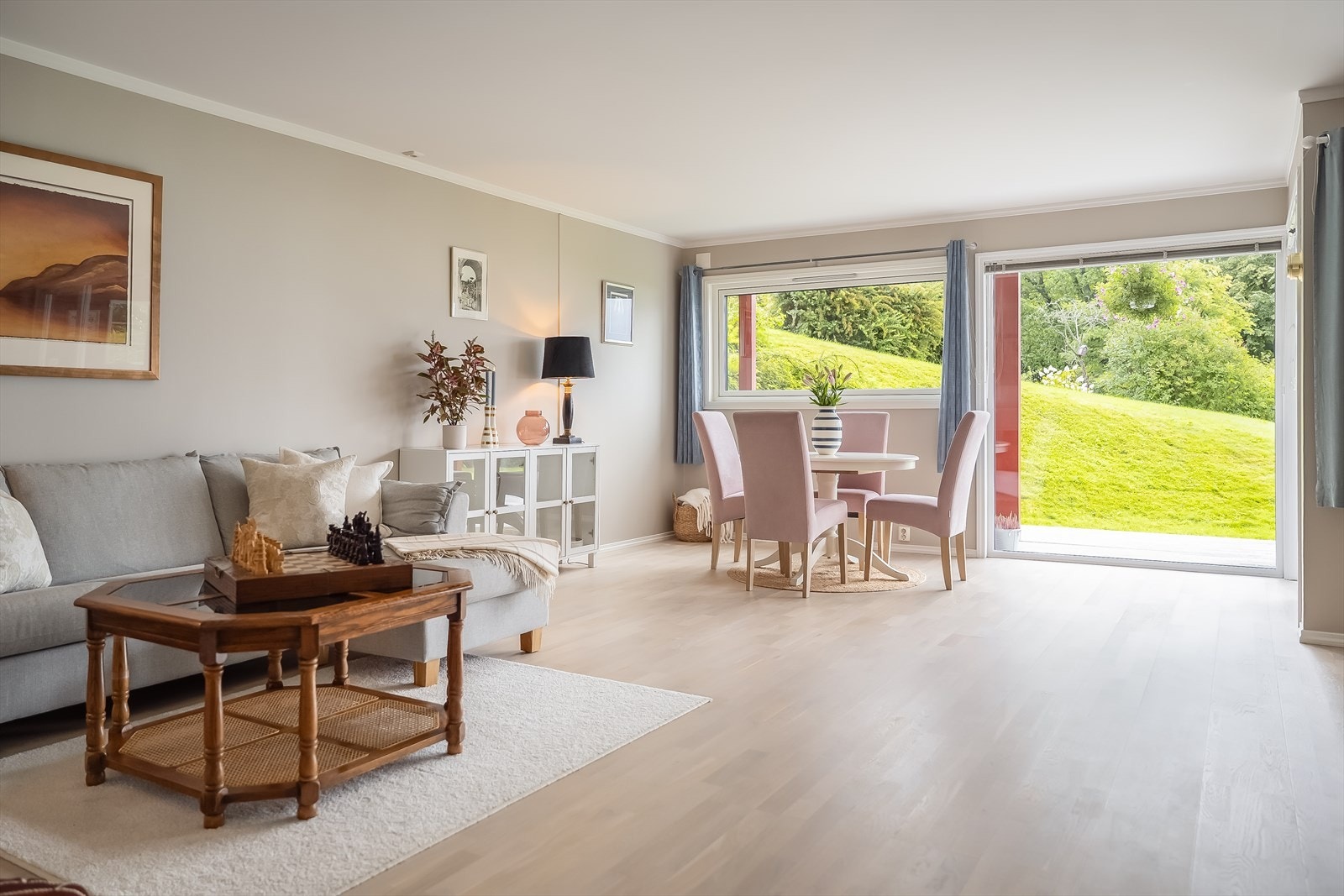 I 2024 ble det satt inn et nytt vindu som sikrer rikelig med lysinnslipp og en luftig atmosfære. Galleribilde