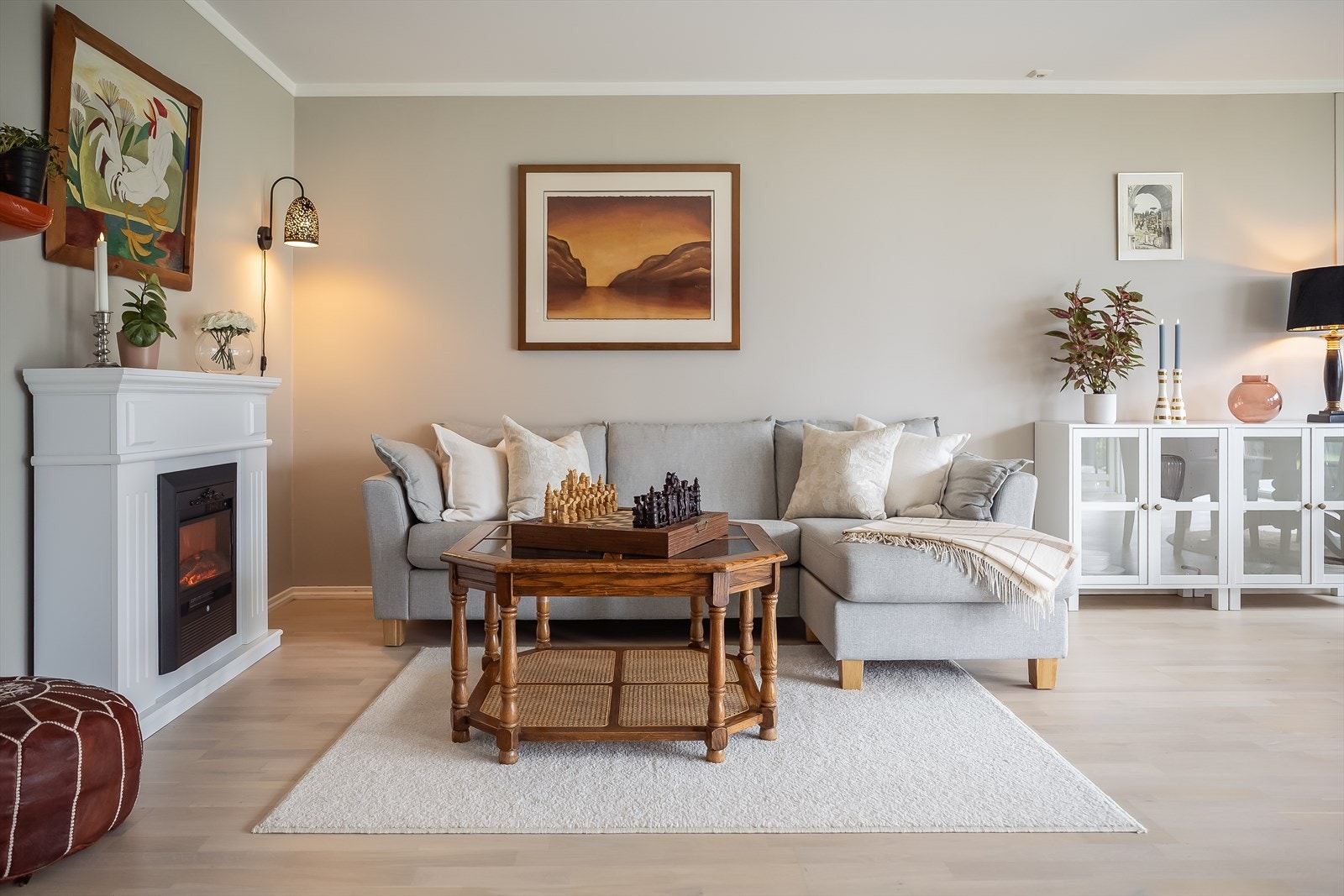 Leiligheten varmes opp ved elektriske ovner og gulvvarme. Det er gulvvarme på stue og bad. Galleribilde