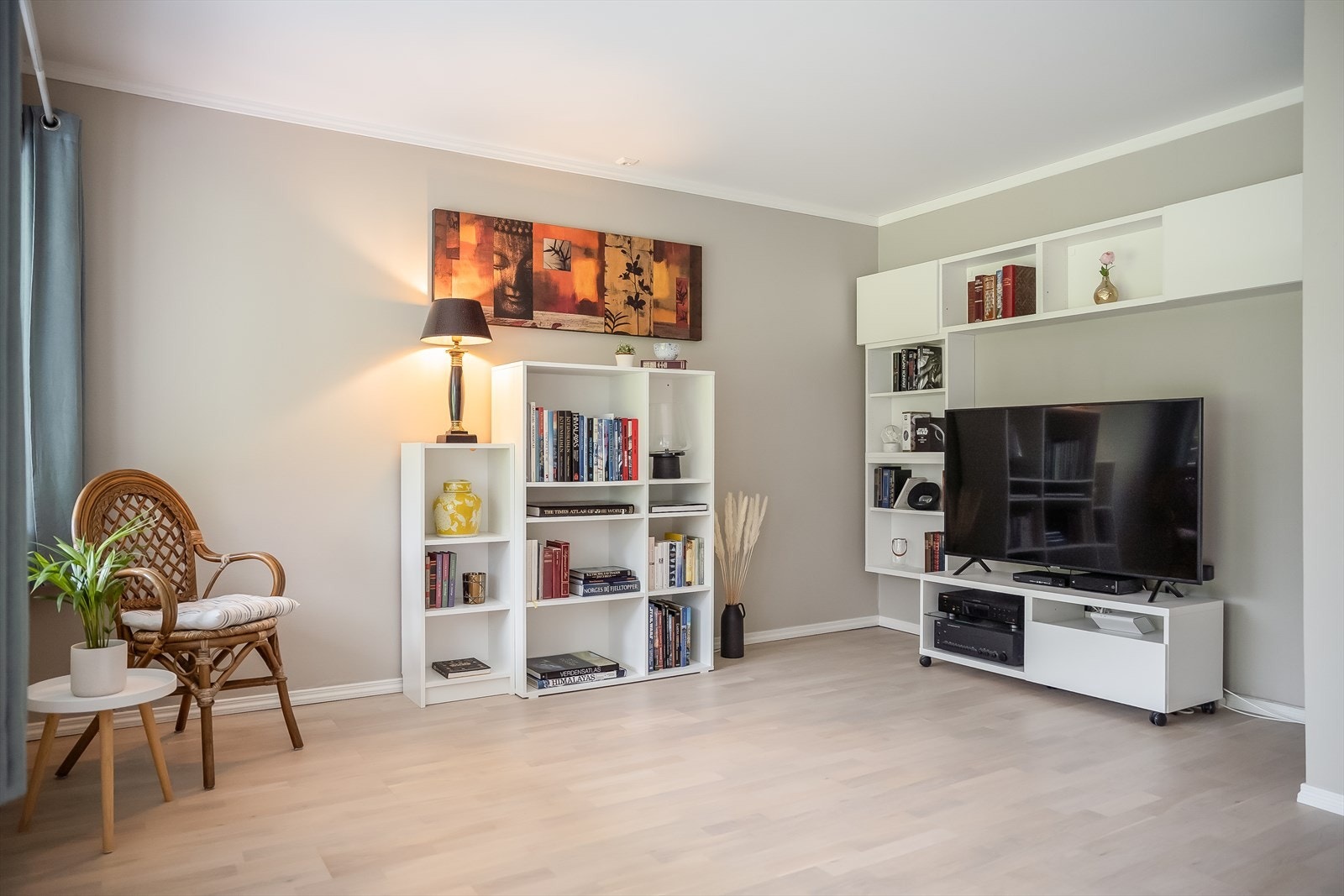 Dersom det er behov for et ekstra soverom er det gode muligheter for etablering av dette på stue. Galleribilde