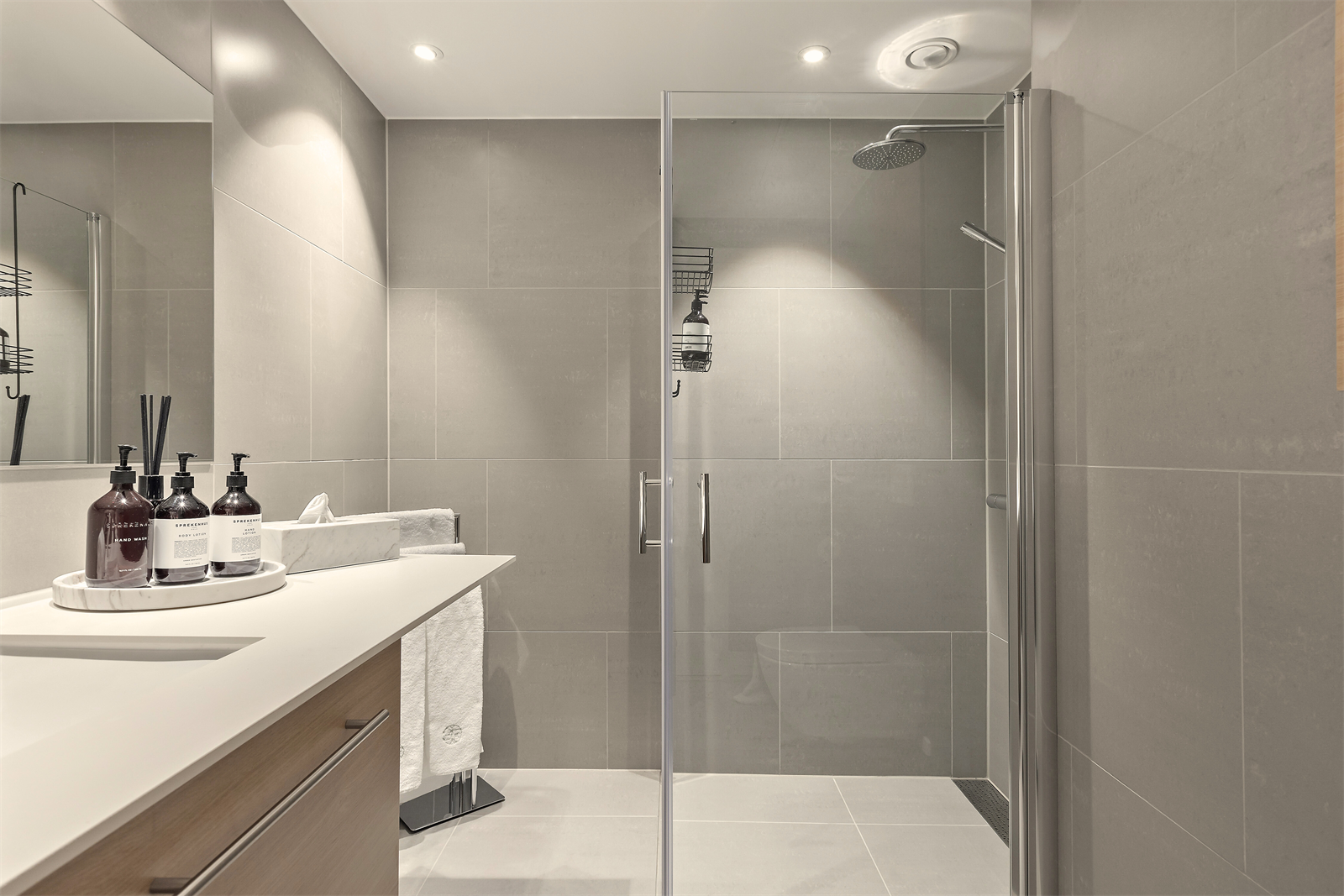 Boligen har to baderom flotte flislagte baderom med gulvvarme og komfort Galleribilde