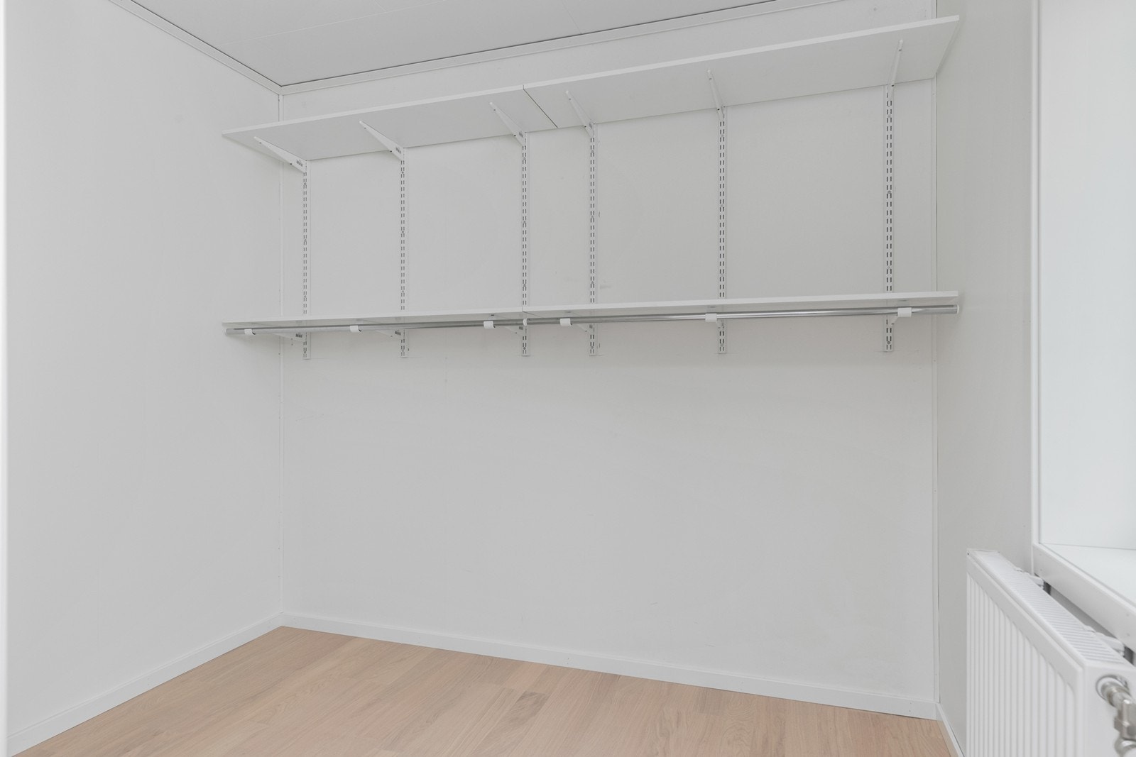 Garderobe Galleribilde