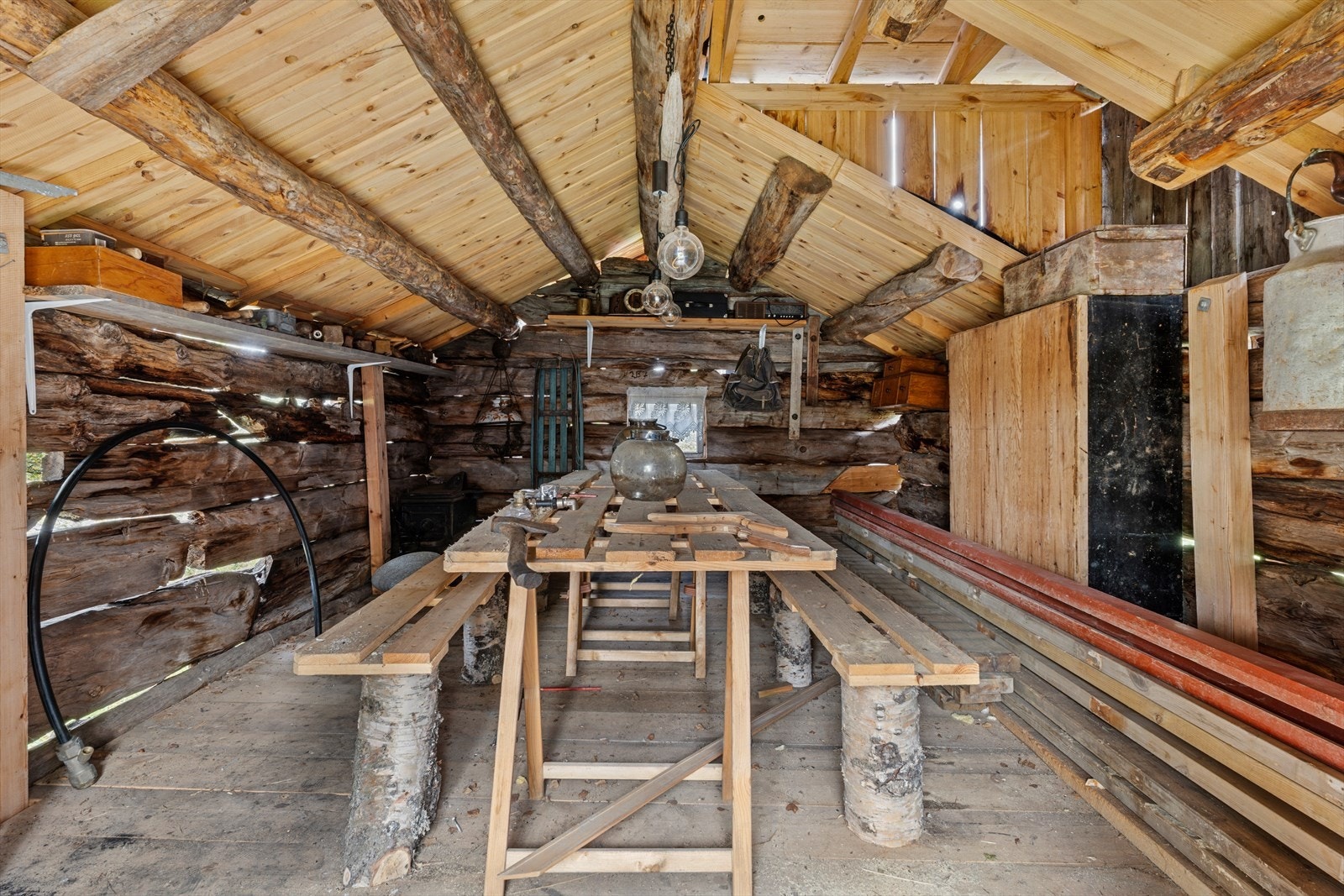 Låven kan innredes med langbord og benker, og er et perfekt rom for koselige sammenkomster. Galleribilde