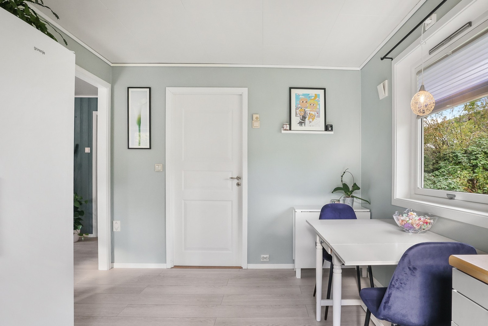 Fra kjøkken er det adkomst til vaskerom. Galleribilde