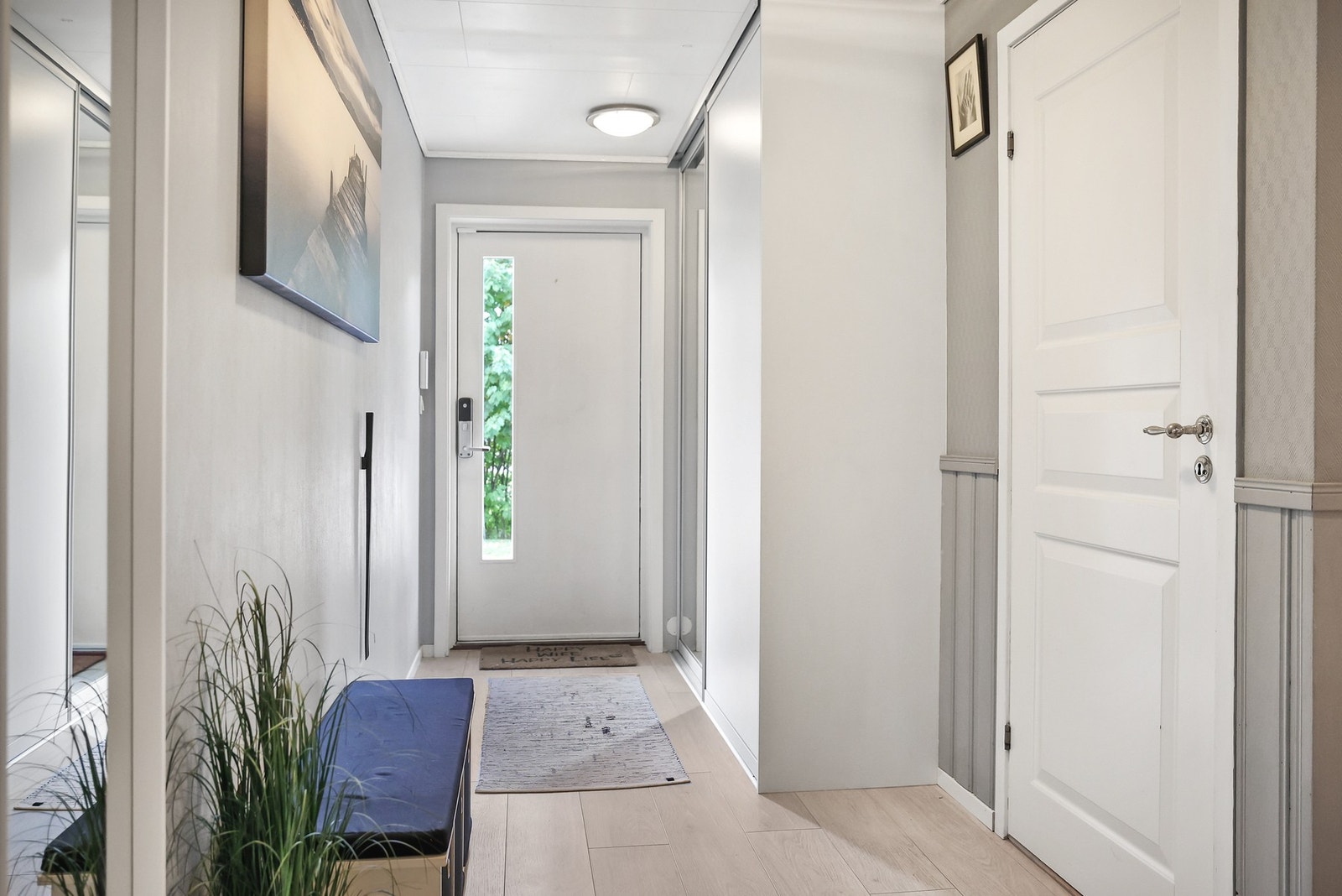 Vel inne blir du møtt av en lys entré med behagelig gulvvarme. Galleribilde