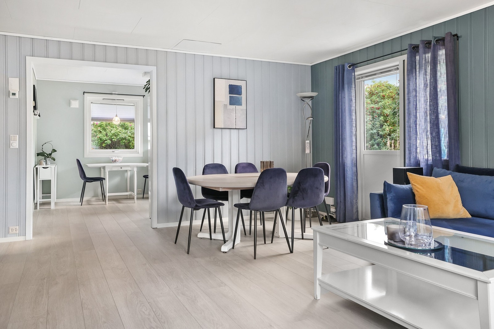 Det er også god plass til et spisebord med tilhørende stoler. Galleribilde