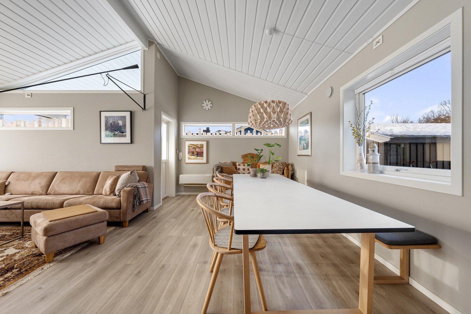 Plass til langbord - Perfekt for gjester og hyggelige middager.