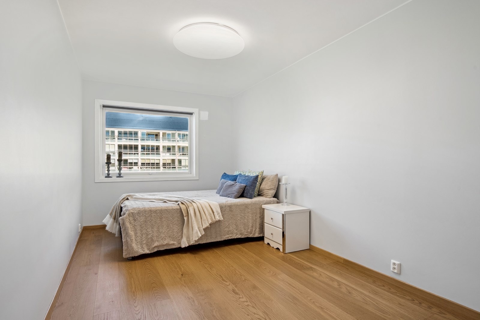 Hovedsoverom - Her er det god plass til dobbeltseng, nattbord, garderobeløsninger, etc. Galleribilde