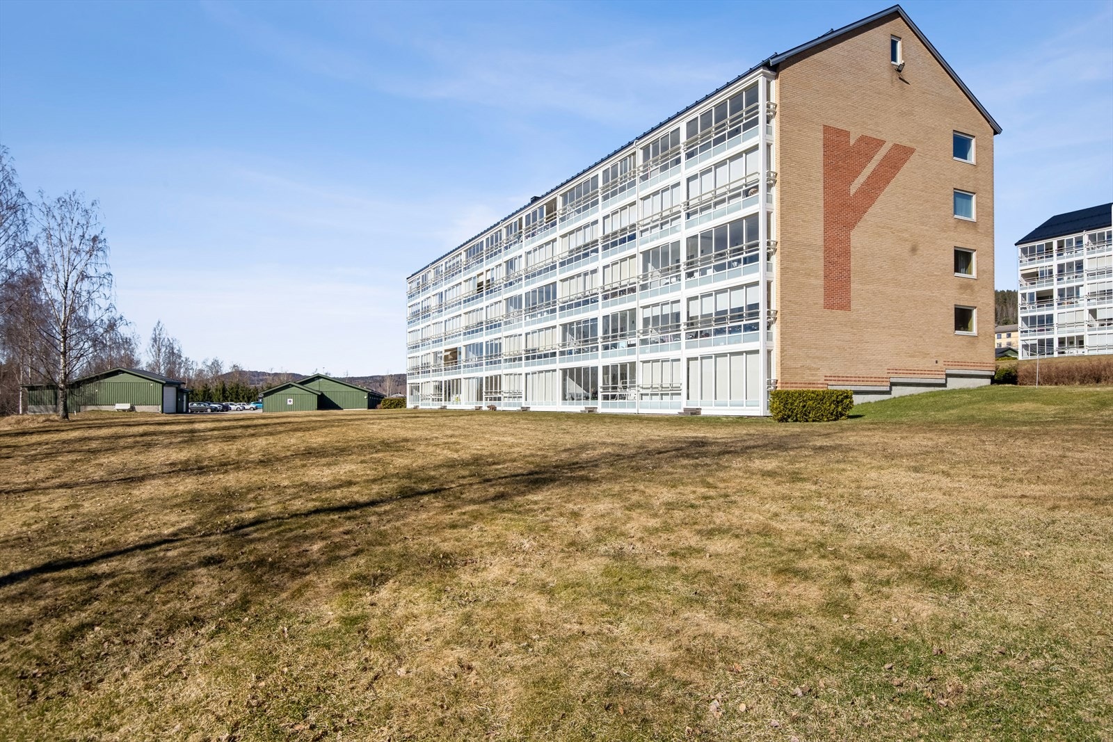 Boligblokka ligger i et populært og veletablert boligområde - Kort vei til sentrum Galleribilde
