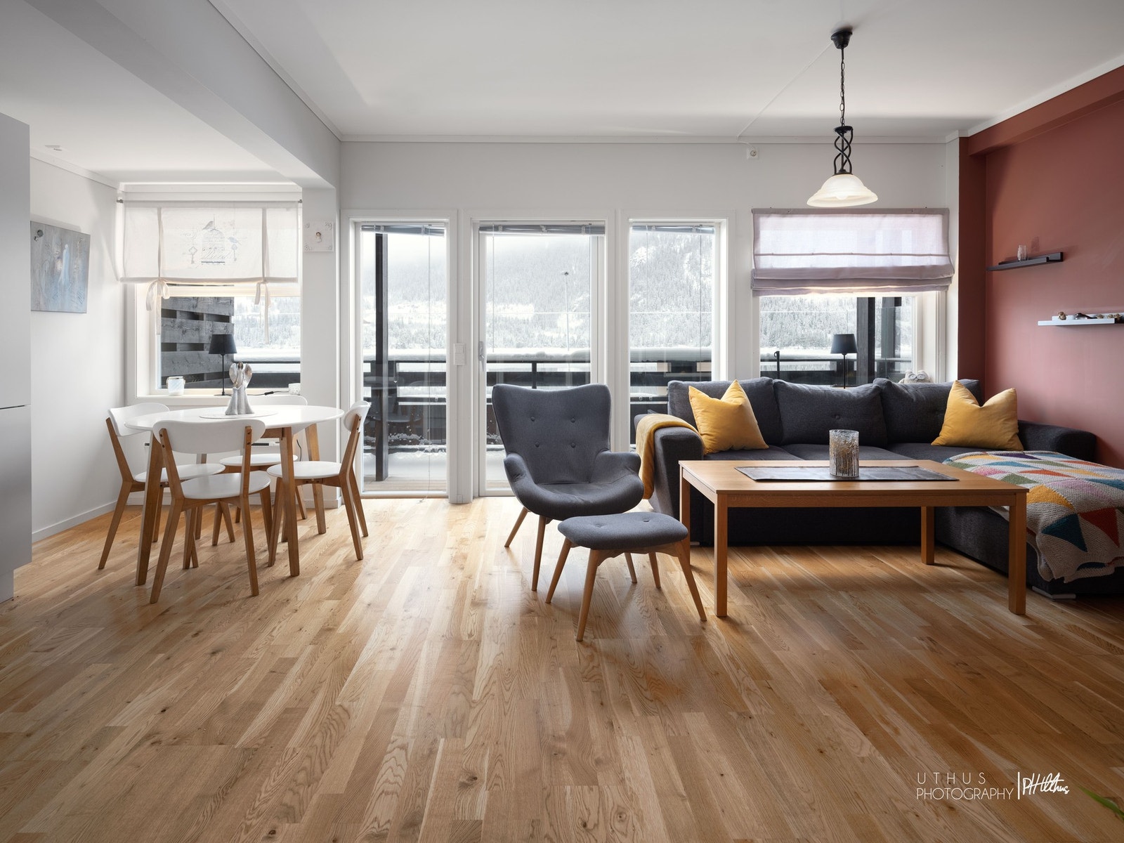 Med utgang til balkong fra stue/spisestue Galleribilde