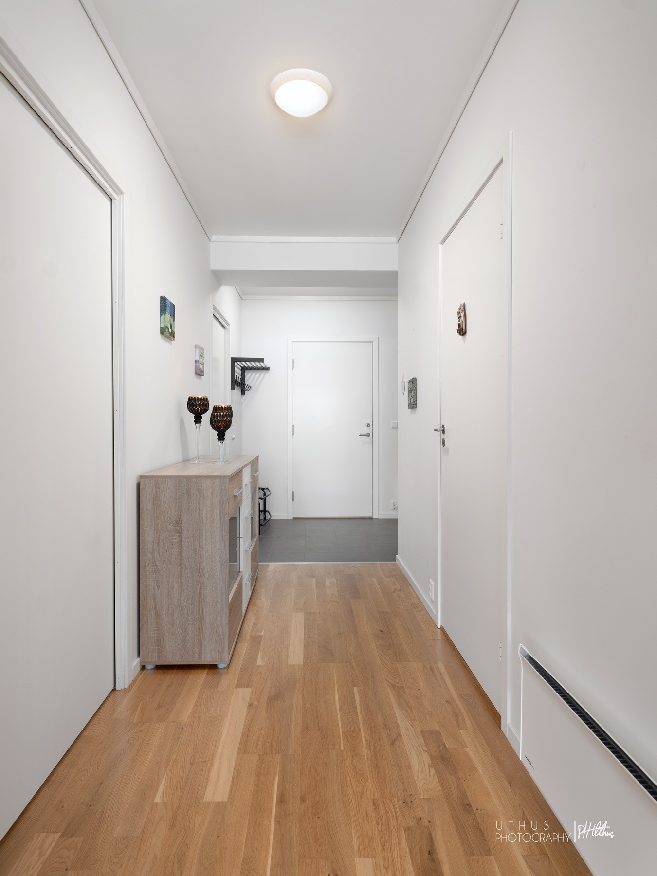 Leiligheten har panelovn i entré Galleribilde