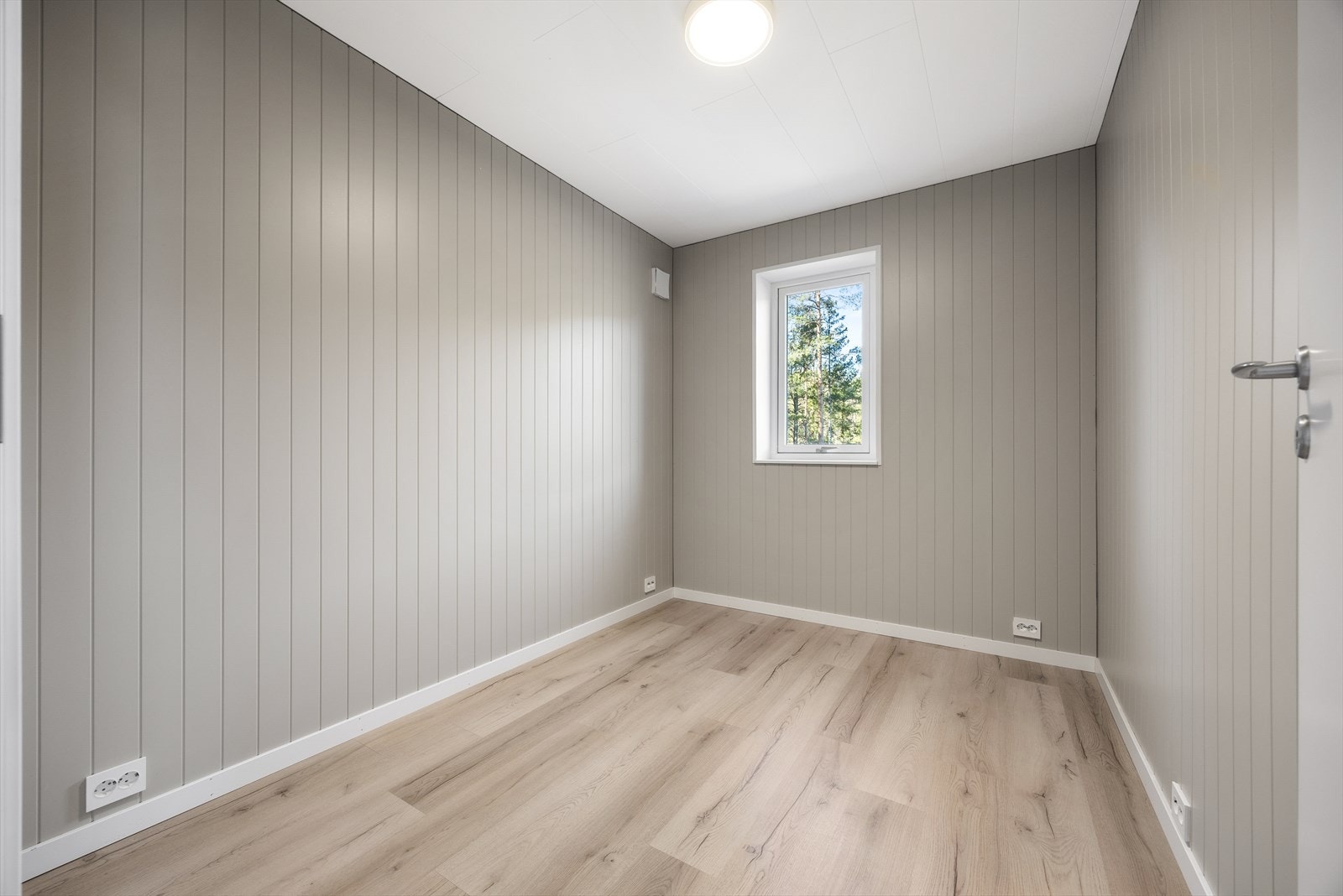 Det andre soverommet har plass til seng og oppbevaring. Galleribilde