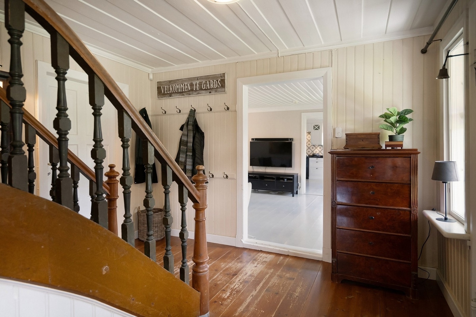 Allerede i hovedinngangen/hallen får du inntrykk av hva som venter deg videre Galleribilde