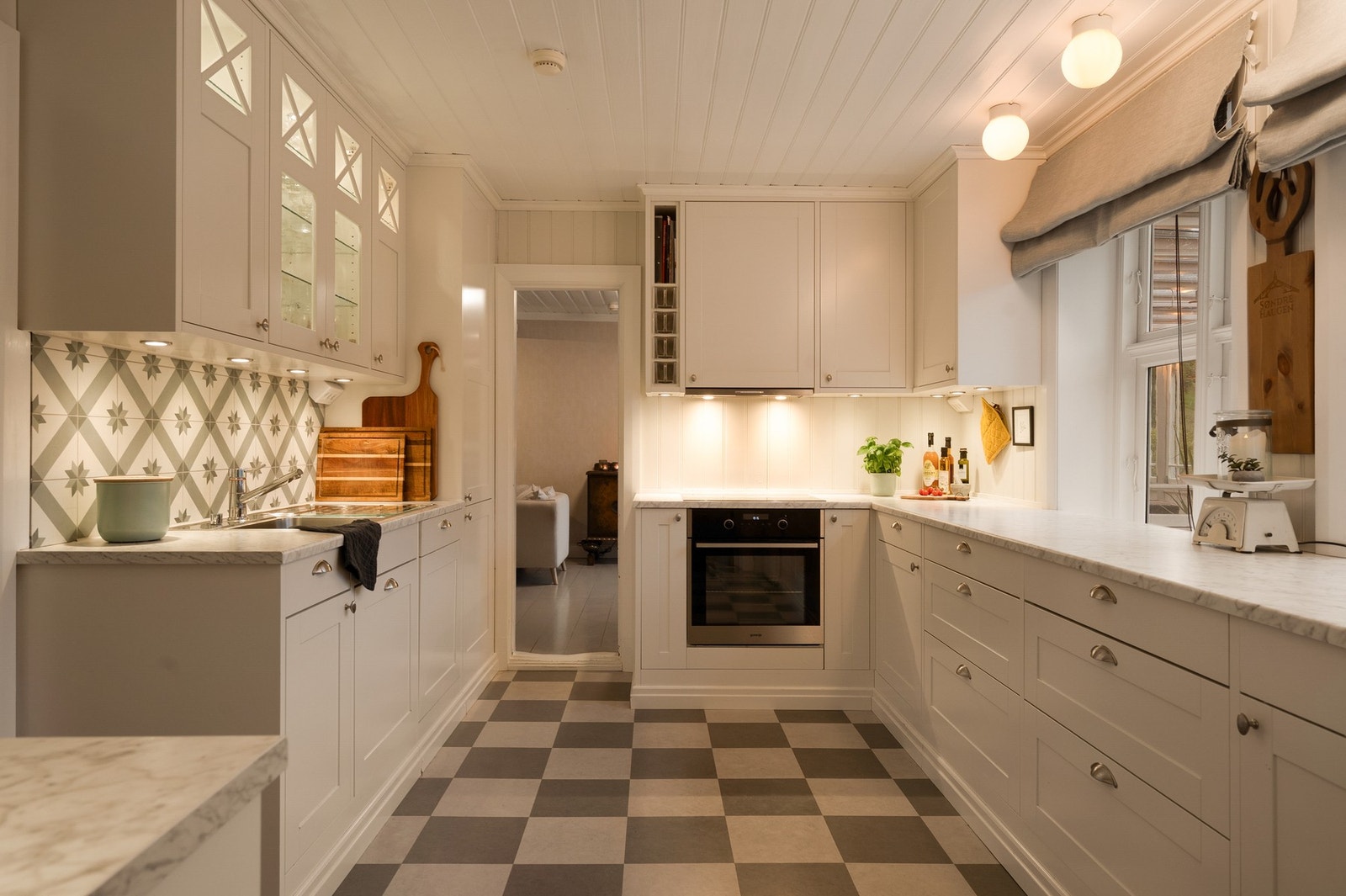 Grovkjøkkenet - som ligger i tilknytning til stuen er også fra Sigdal og ble satt inn i 2014 Galleribilde