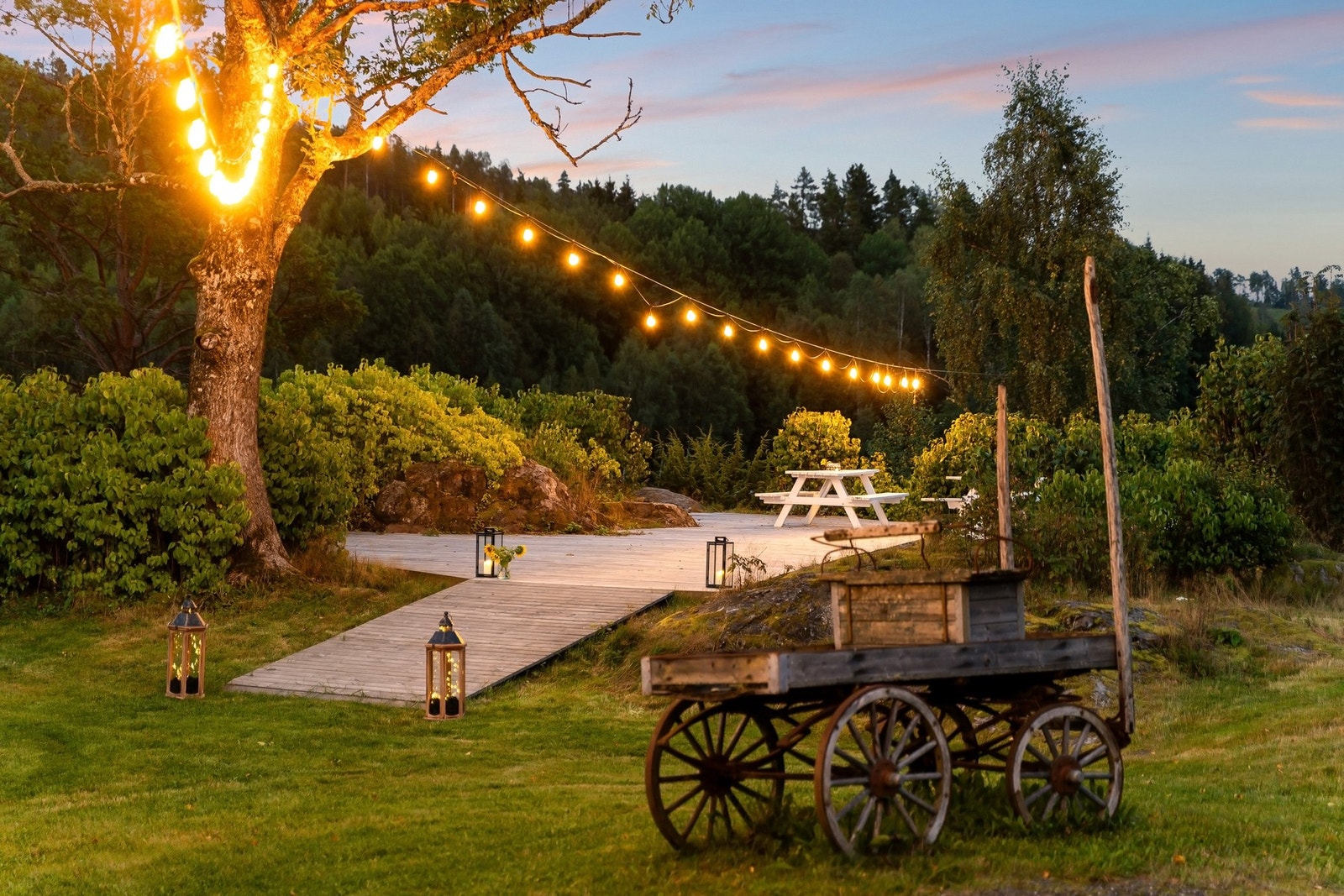 Uteområdet kan enkelt tas i bruk til sommerfester, mottakelser eller rolige kaffestunder i frisk luft. Galleribilde