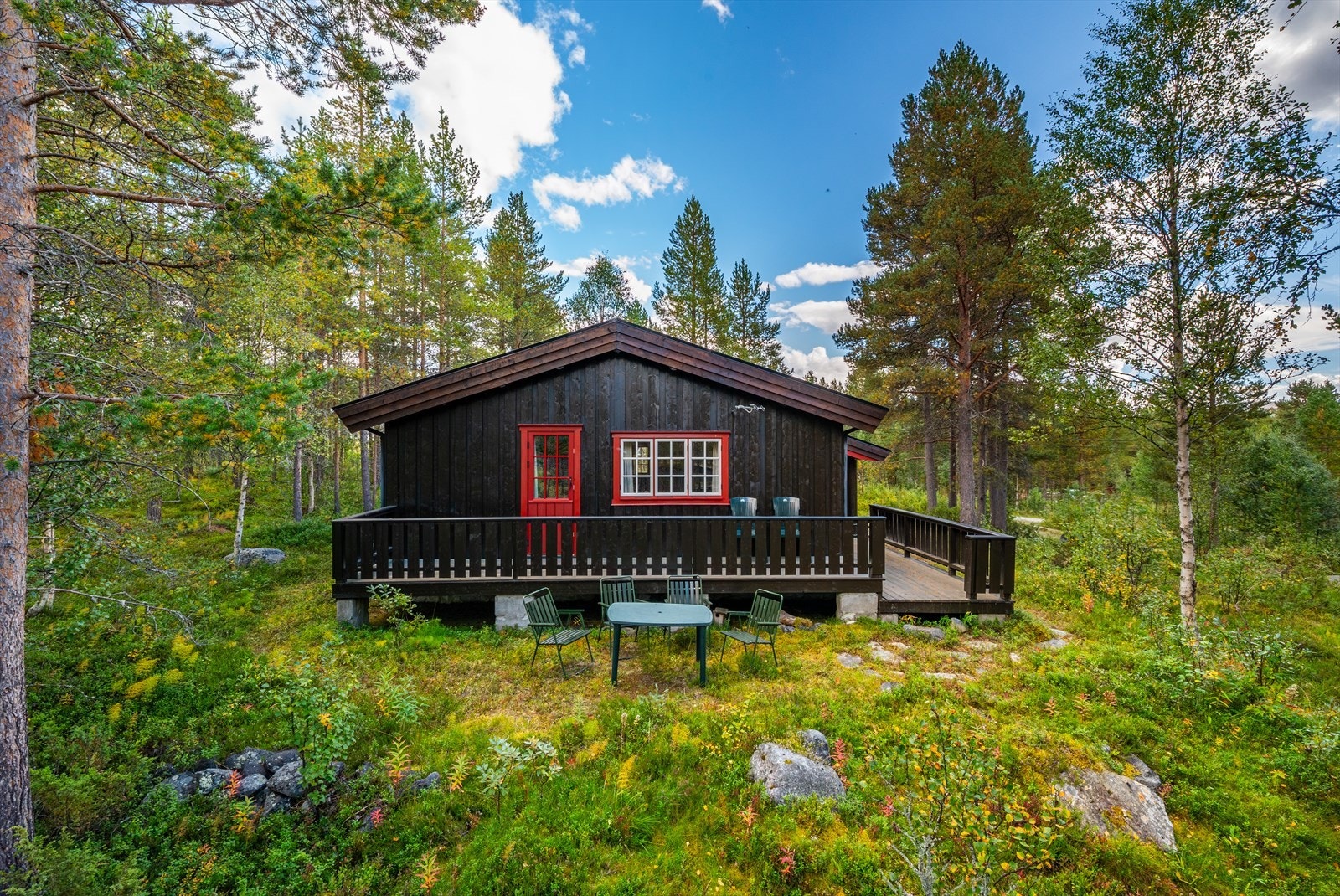 Tomta fremstår i all hovedsak som en naturtomt. Galleribilde