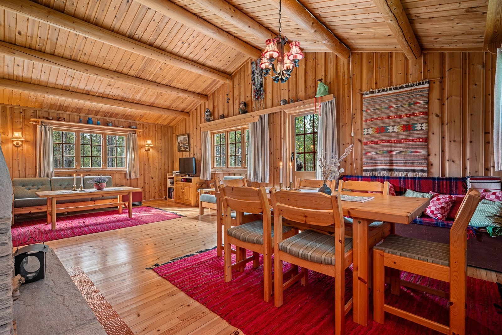 Fra stua er det utgang til terrassen. Galleribilde