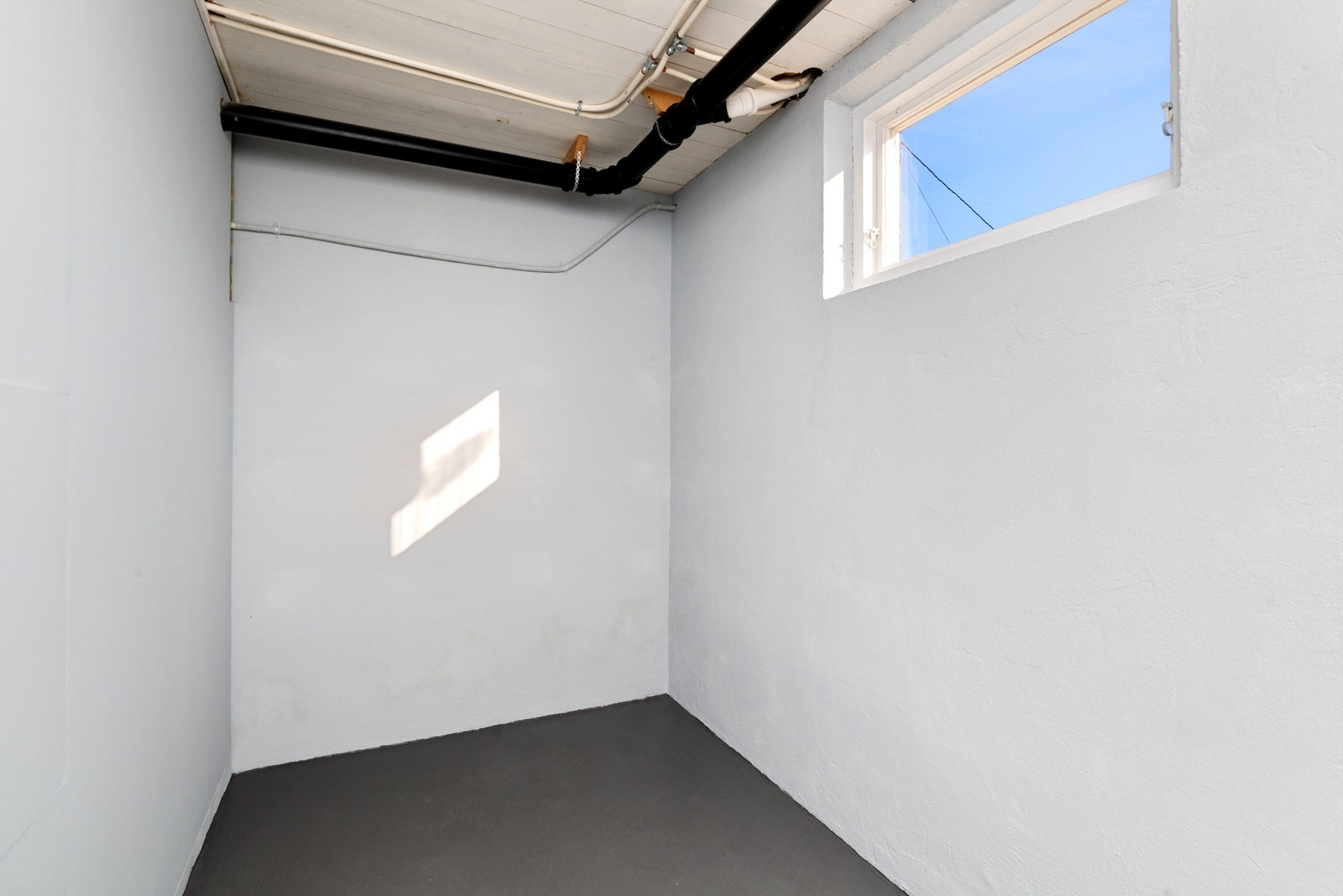 Bod i kjeller Galleribilde