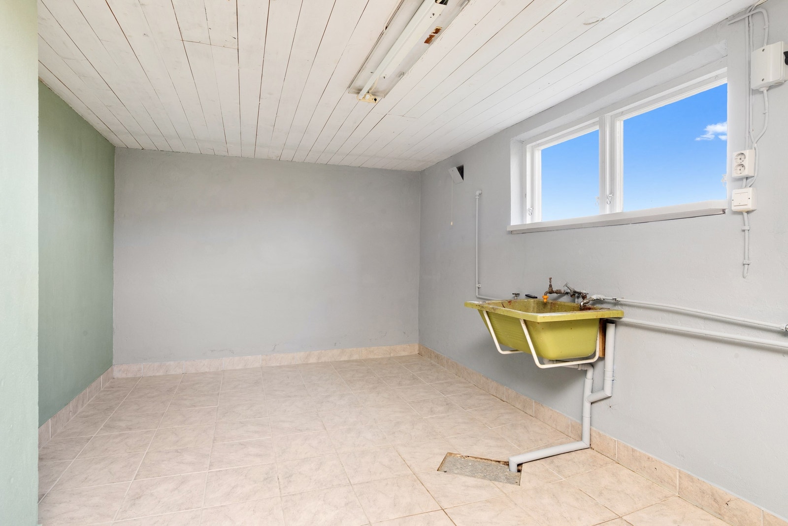 Praktisk vaskekjeller med god plass Galleribilde