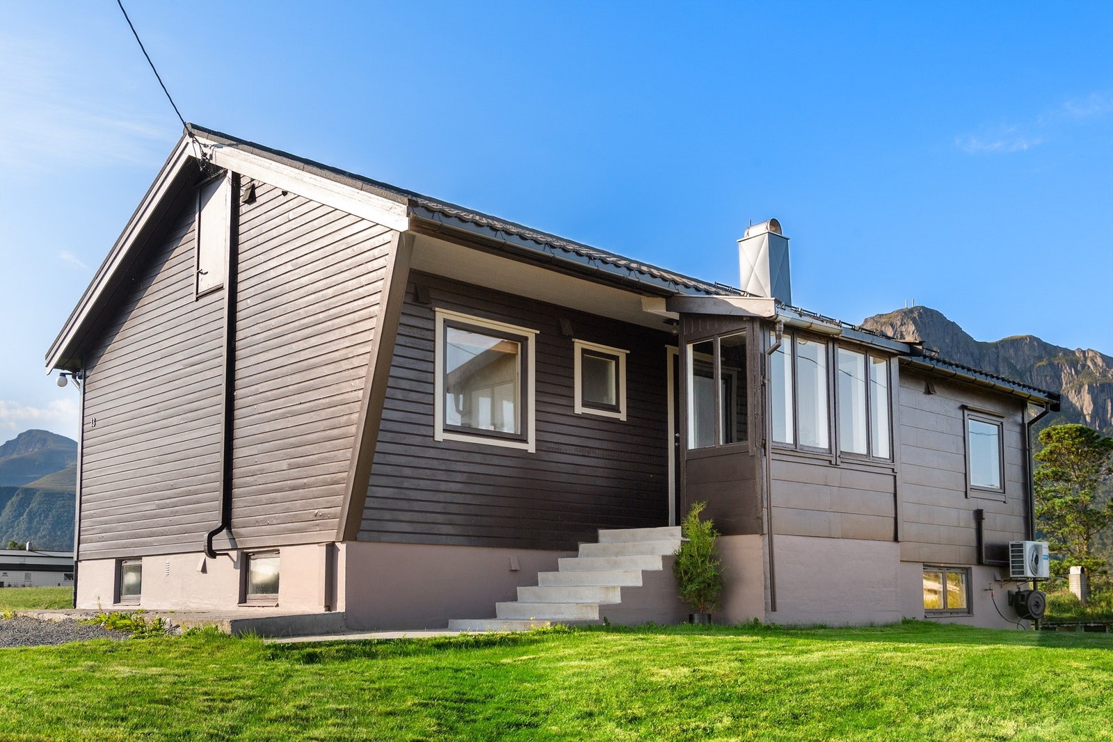 Boligen går over to plan og er oppført ca 1967, og har i senere tid blitt oppgradert Galleribilde