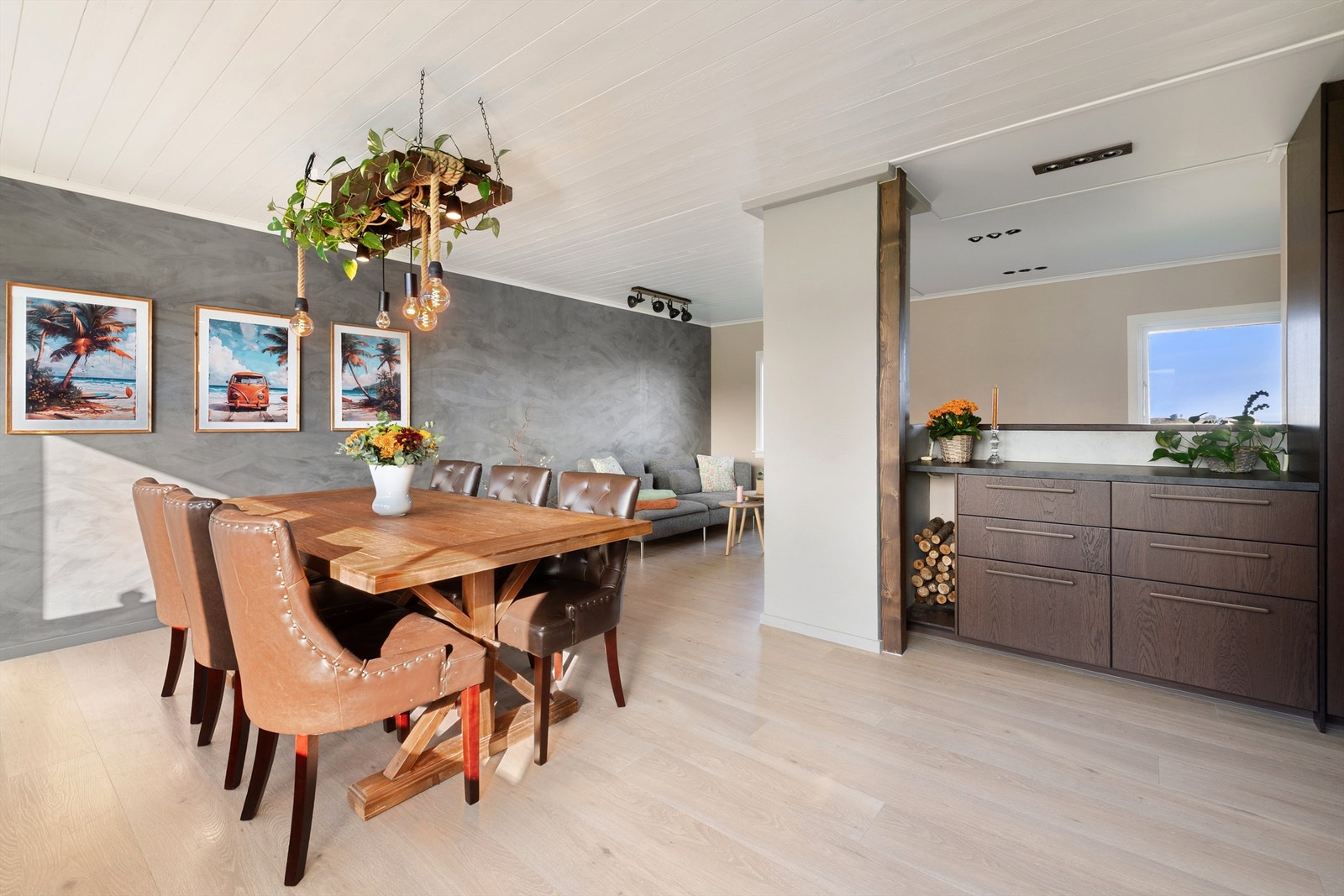 God plass for spisebord på kjøkkenet Galleribilde