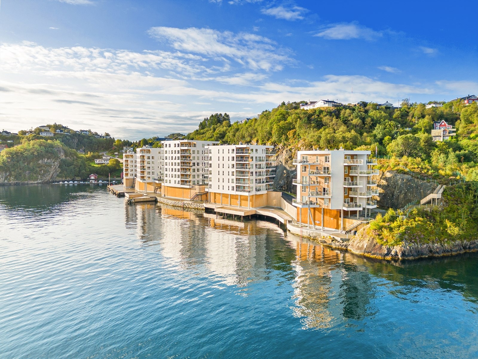 Denne MÅ sees! Kun 10 min. fra sentrum finner du denne perlen. Stille og rolig område med alt du trenger i nærheten. Galleribilde