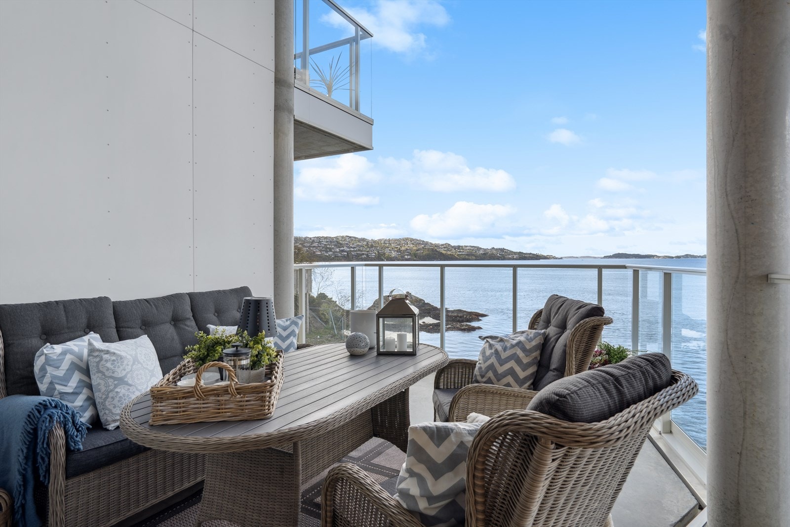 Her kan man spise et herlig måltid mens man nyter den fantastiske utsikten! Galleribilde