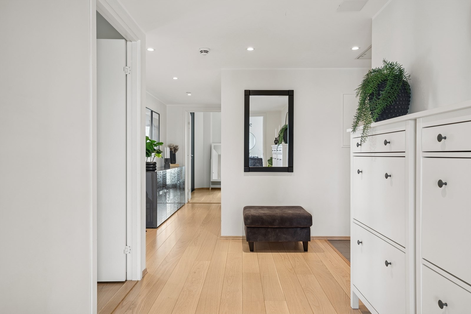 Leiligheten har et lekkert parkettgulv. Galleribilde