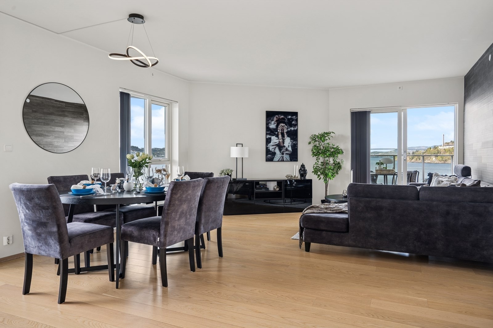 En lekker og moderne 4-roms leilighet med høy standard bestående av delikate materialvalg. Galleribilde