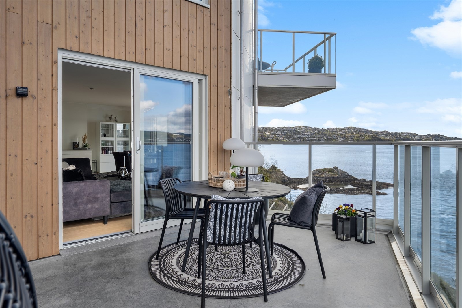 God plass til å innrede ulike sittegrupper - her kan man virkelig nyte fine sommerdager! Galleribilde