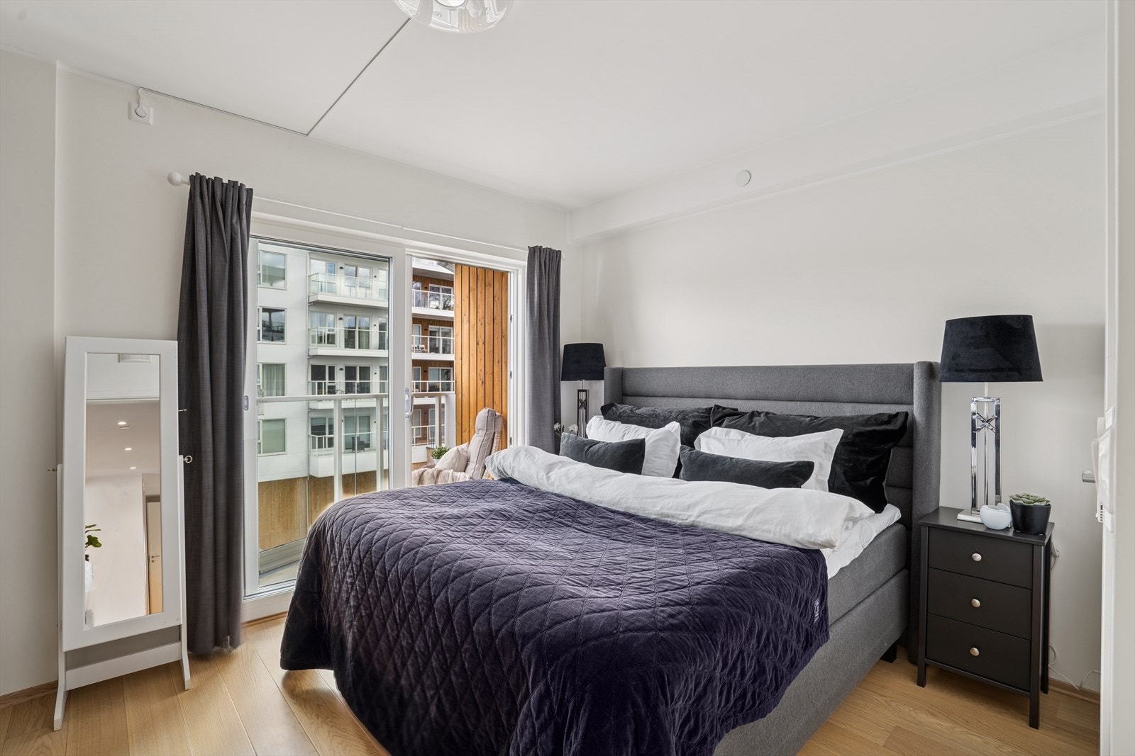 Soverommet har god plass til innredning av både dobbeltseng og garderobeskap. Galleribilde