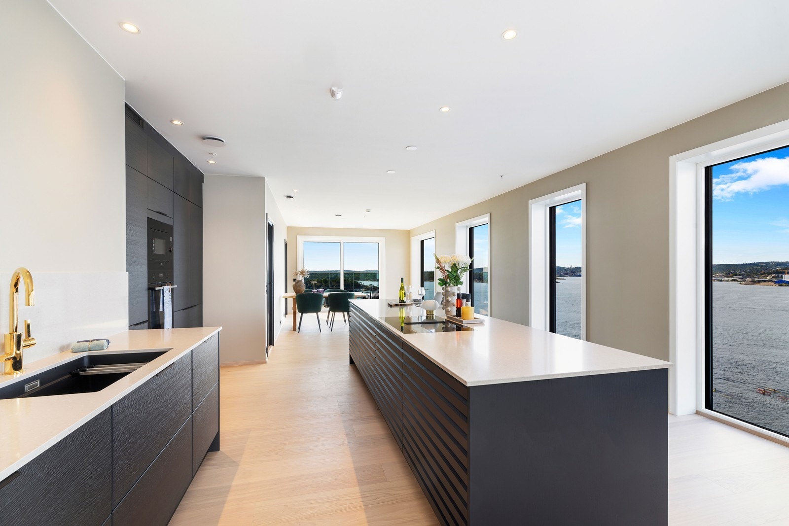 Eiendomsmegler Norge v/ Johan R. Elieson har gleden av å ønske velkommen til visning av Sjølystveien 117! Galleribilde