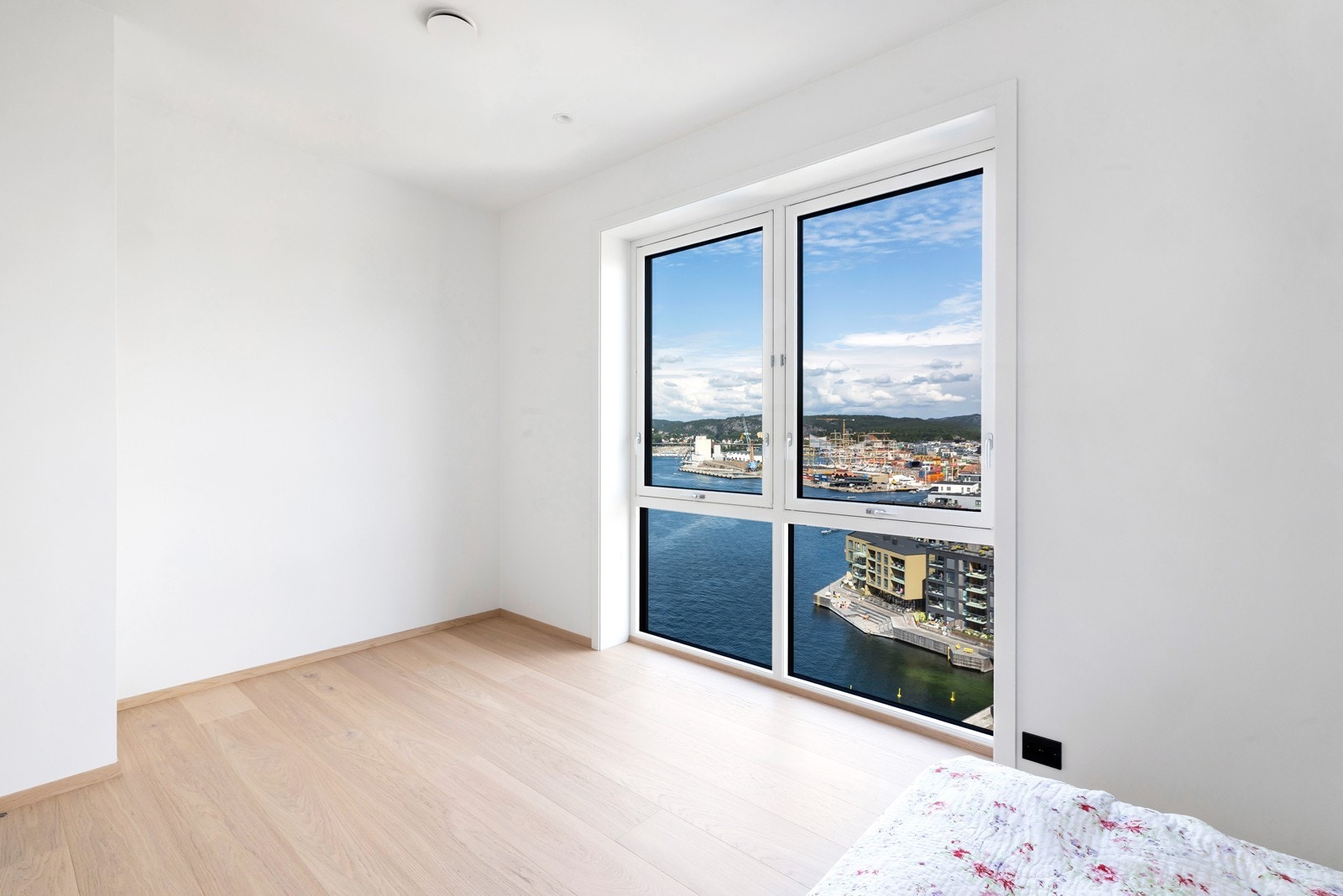 Soverom II- også herfra en nydelig utsikt Galleribilde