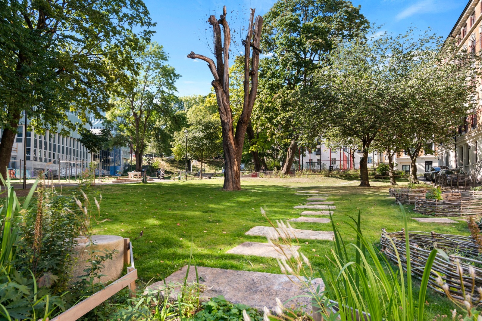 Nærhet til Kristi park med lekeareal, treningsareal og sittegrupper. Galleribilde
