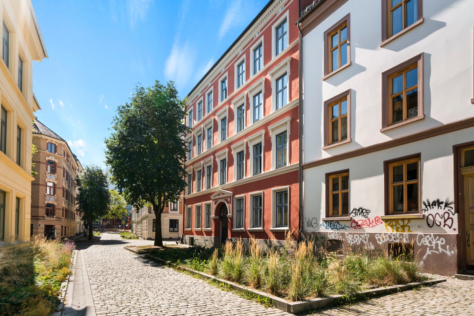 Boligen ligger i rolig gate. Galleribilde