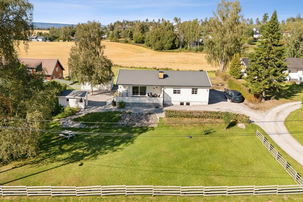 Eneboligeiendom på meget romslig tomt! Galleribilde