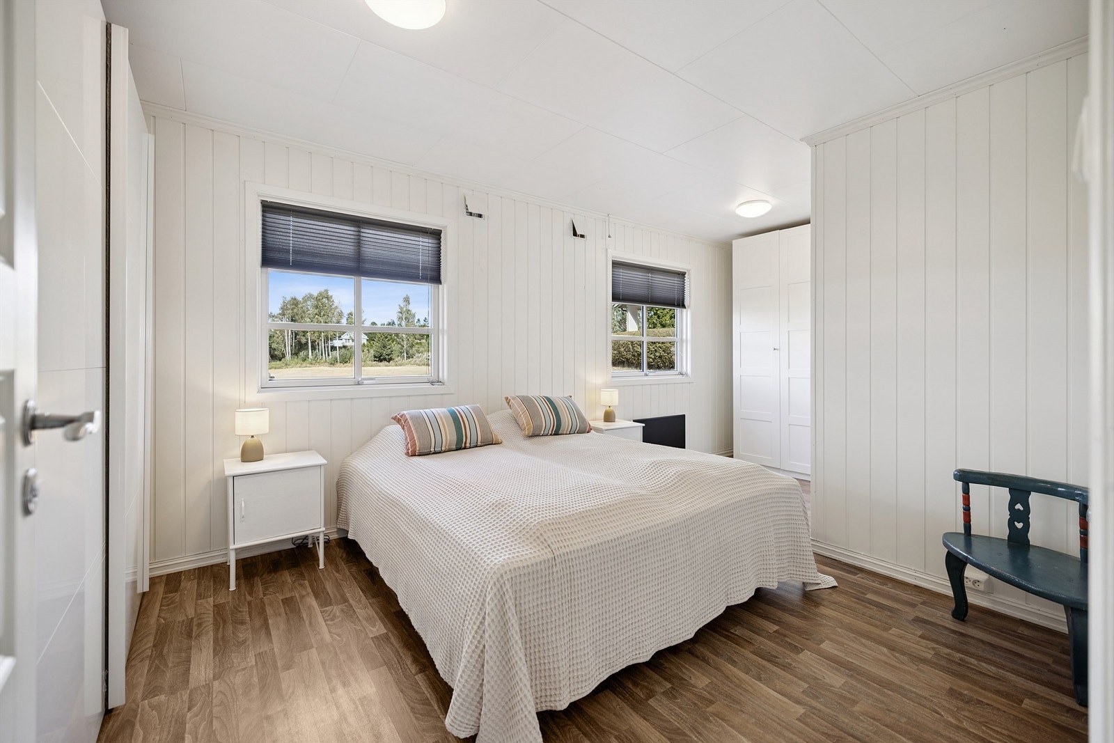 Hovedsoverommet er romslig med god plass til dobbeltseng og garderobeskap. Galleribilde