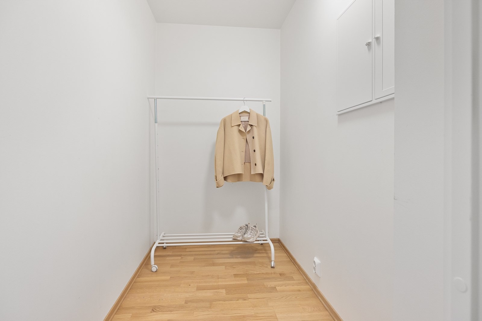 Den innvendige boden sikrer godt med ekstra lagringsplass. Galleribilde