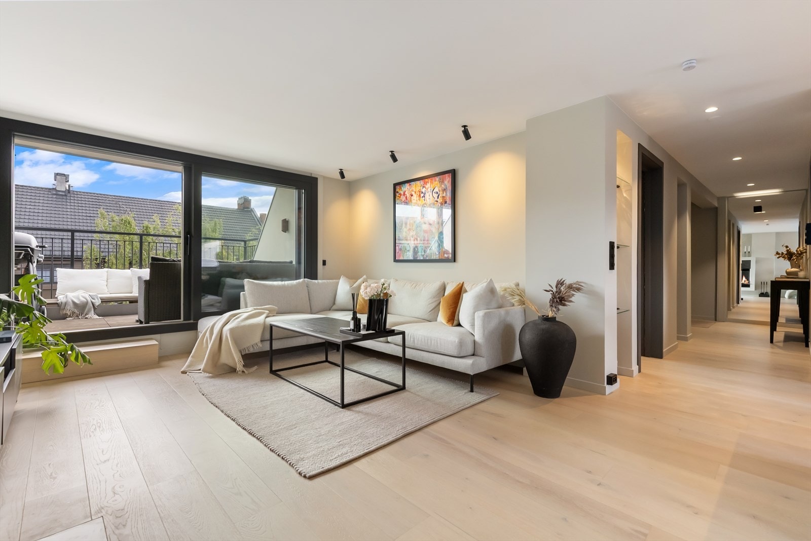 Downlights i taket med mulighet for dimming som skaper upåklagelig stemning. Galleribilde