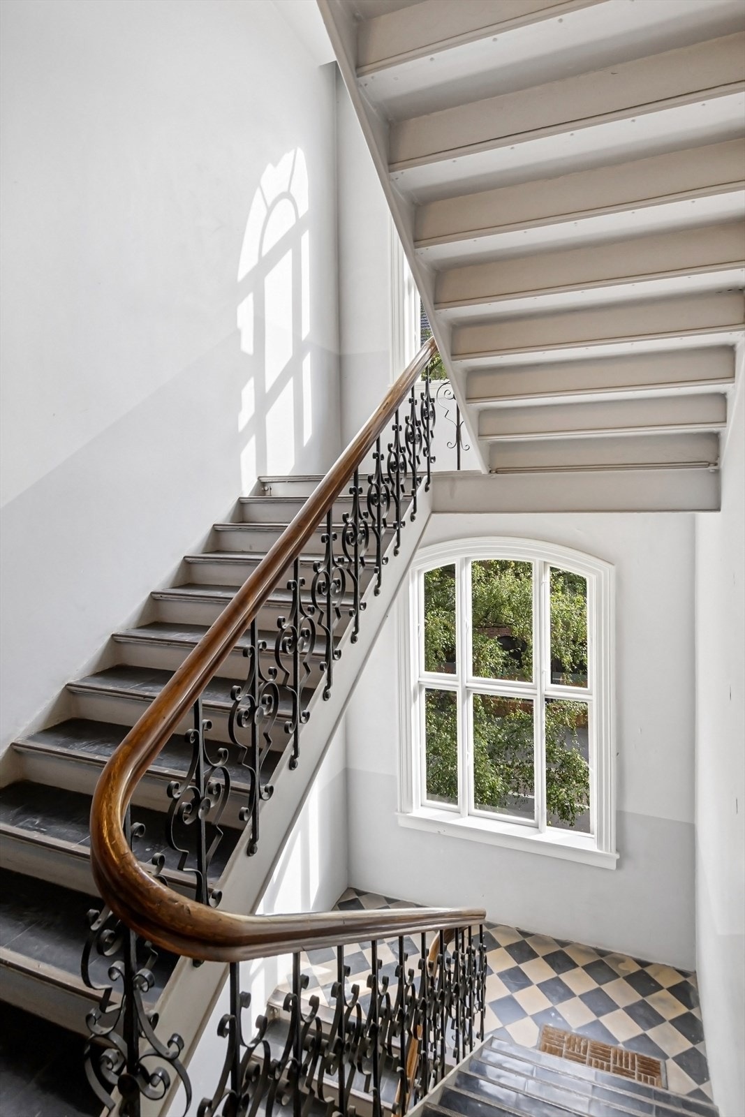 Velholdte fellesarealer som gir et godt førsteinntrykk til boligen. Galleribilde