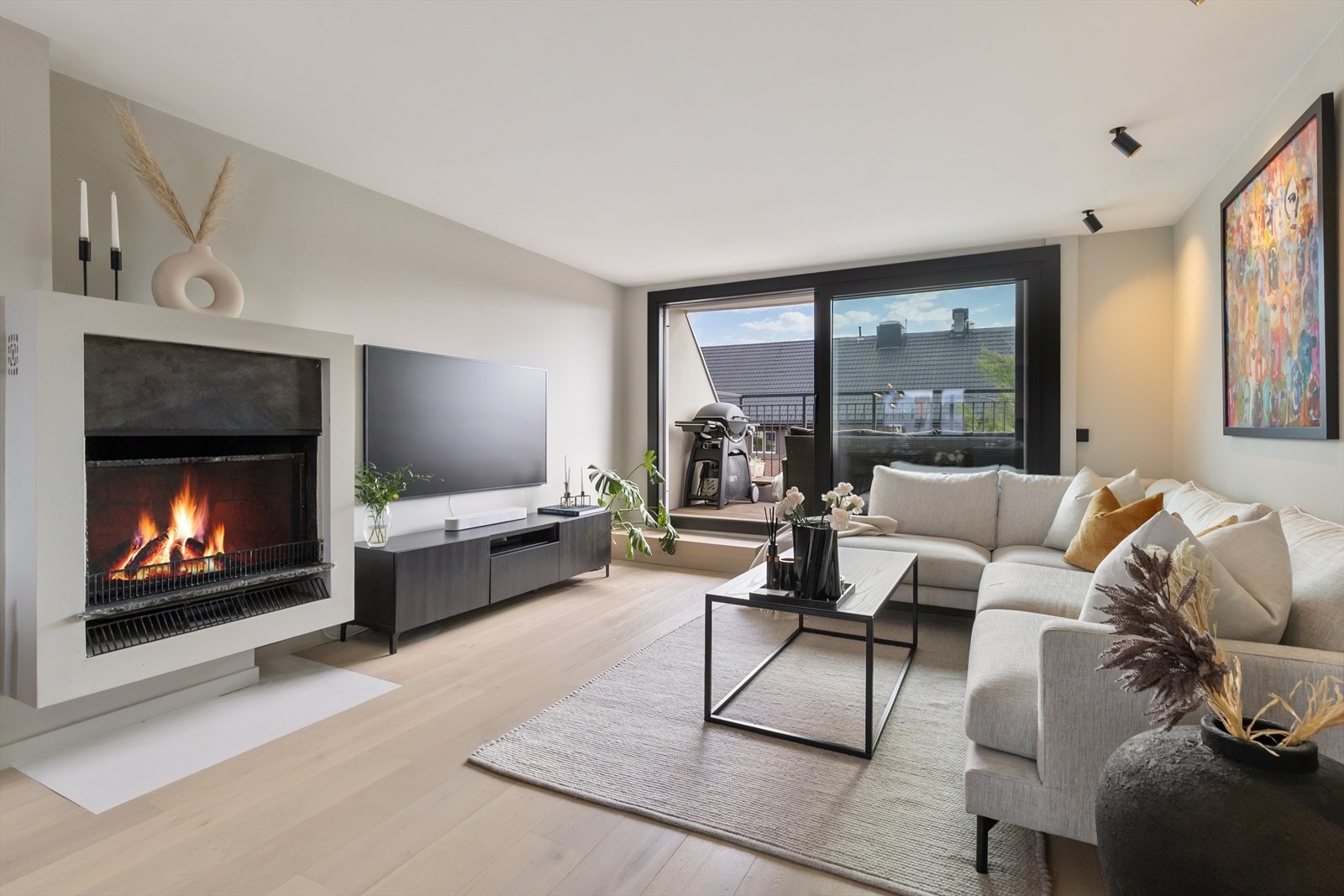 Leiligheten er totaloppusset og har en sentral og rolig beliggenhet med utsikt til Holmekollen. Galleribilde