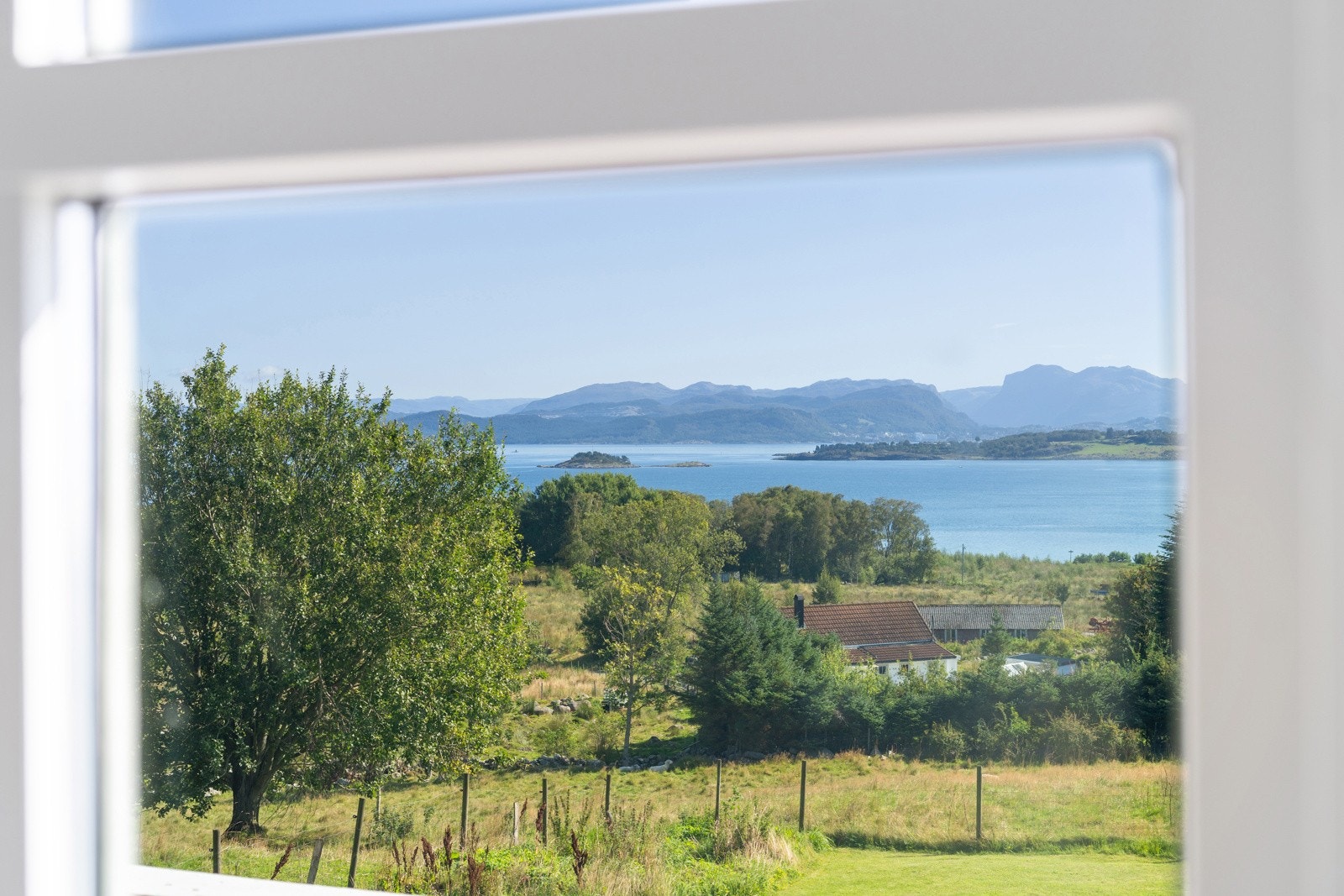 Dette rommet har utgang til balkong med utsikt. Galleribilde