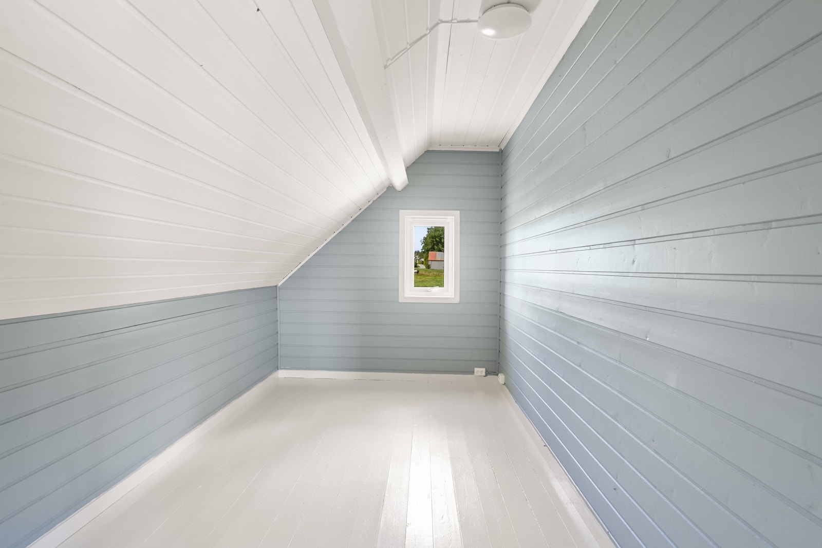 Flere av soverommene er nymalte og fremstår lyse og trivelige. Galleribilde