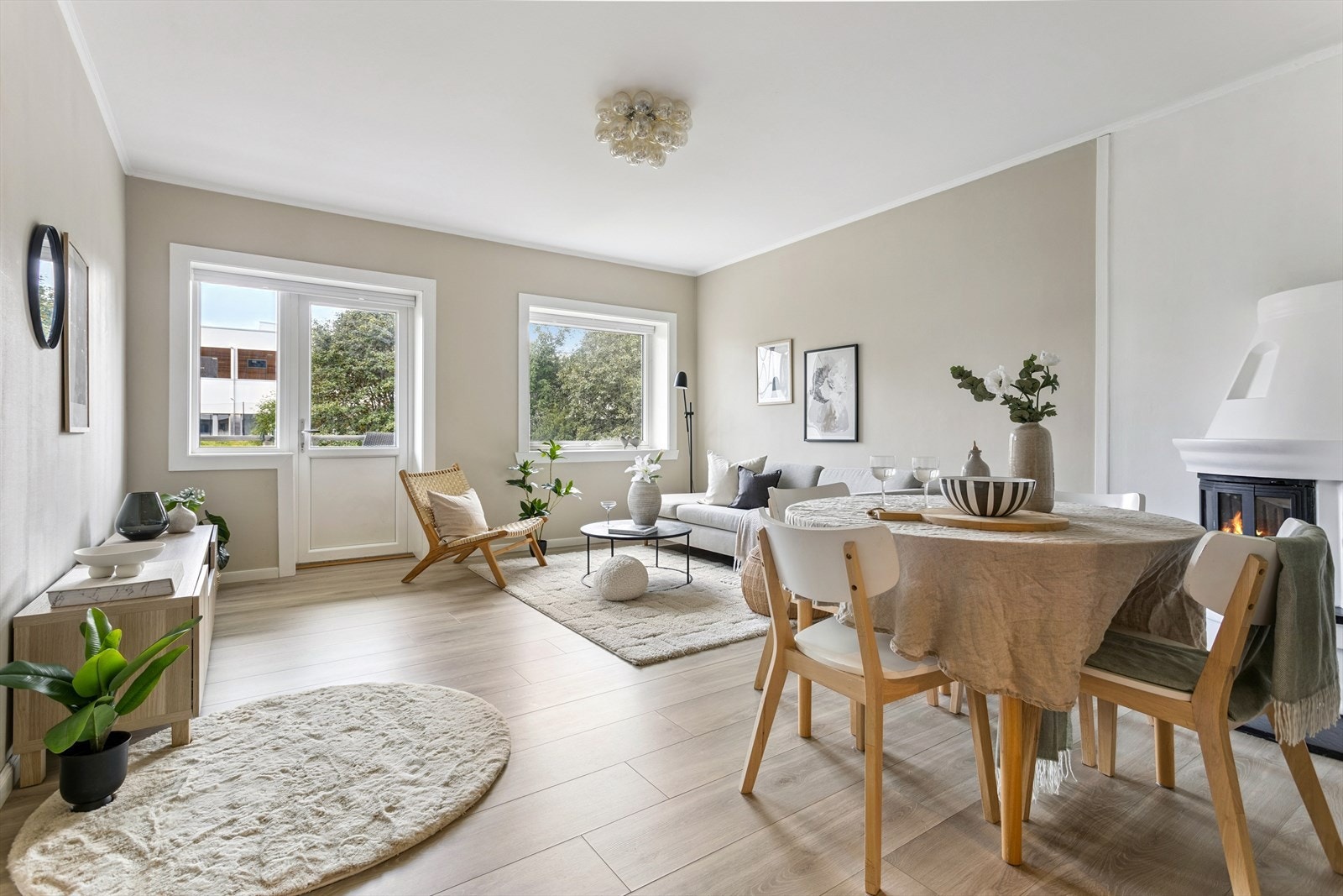 Lys og romslig stue på hele 21,4m². Galleribilde