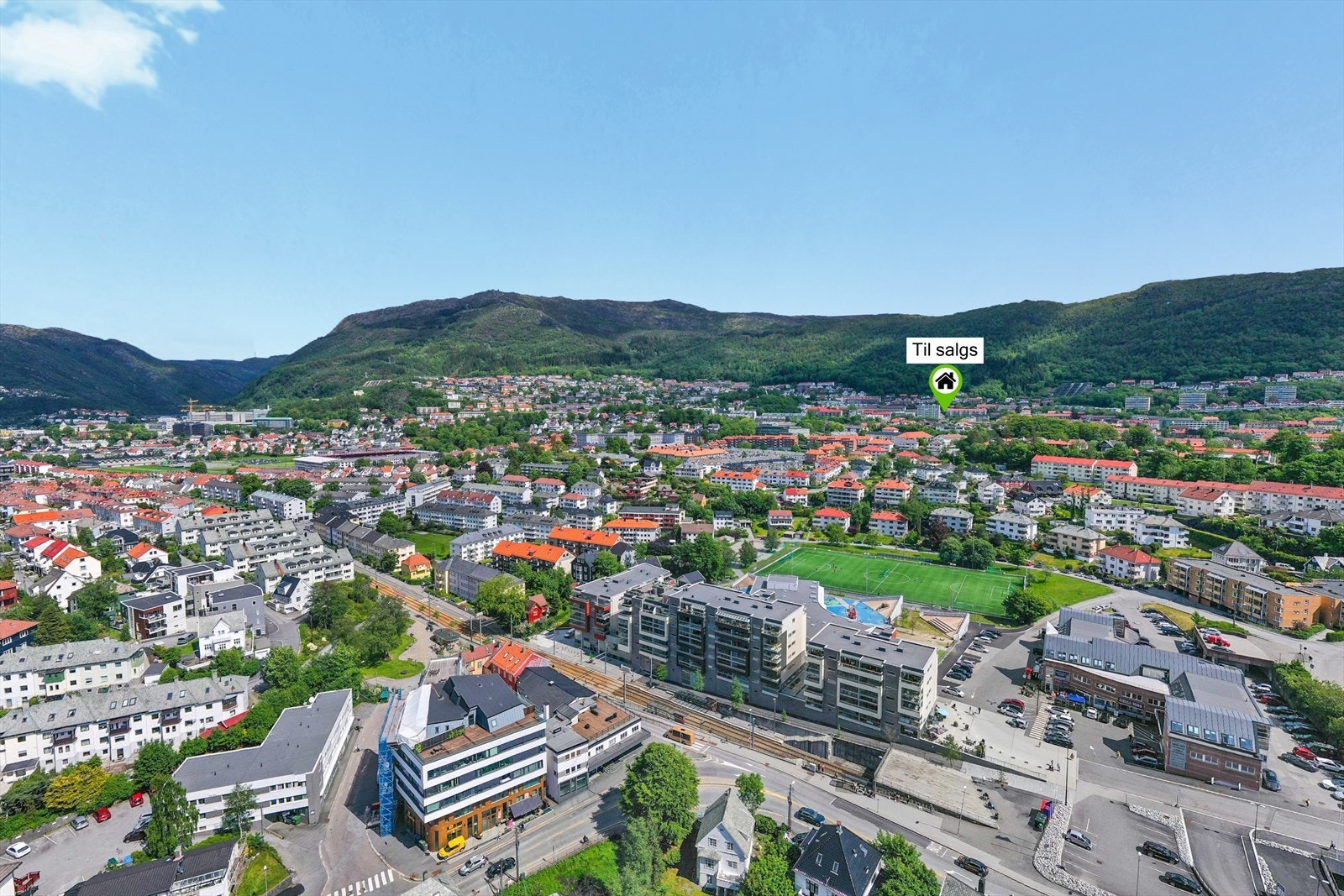 Gangavstand også til Wergeland. Her er butikk og bybane. Galleribilde