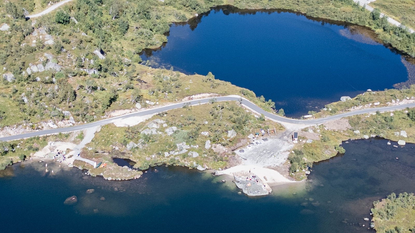 Ny opparbeidet badeplass noen hundre meter fra hytta. Galleribilde