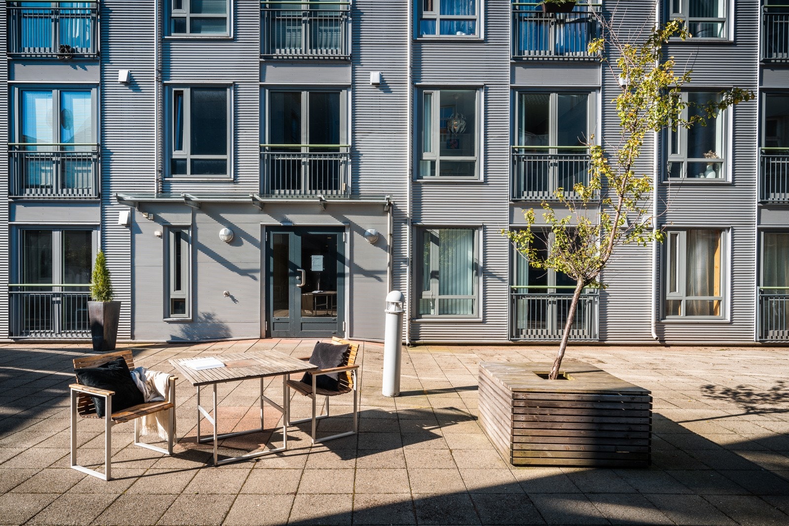 - Borettslaget har felles uteplass i lukket bakgård - Galleribilde