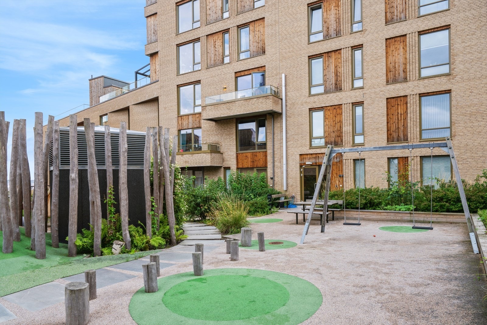 Her er det også lekeapparater for barna Galleribilde