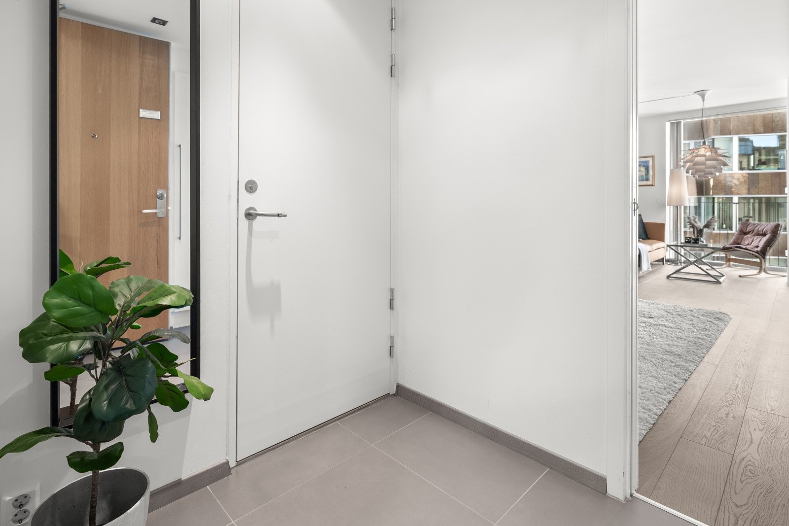 Entréen knytter alle leilighetens rom sammen og har både inngang til toalettrom, stue/kjøkken og innvendig bod. Galleribilde