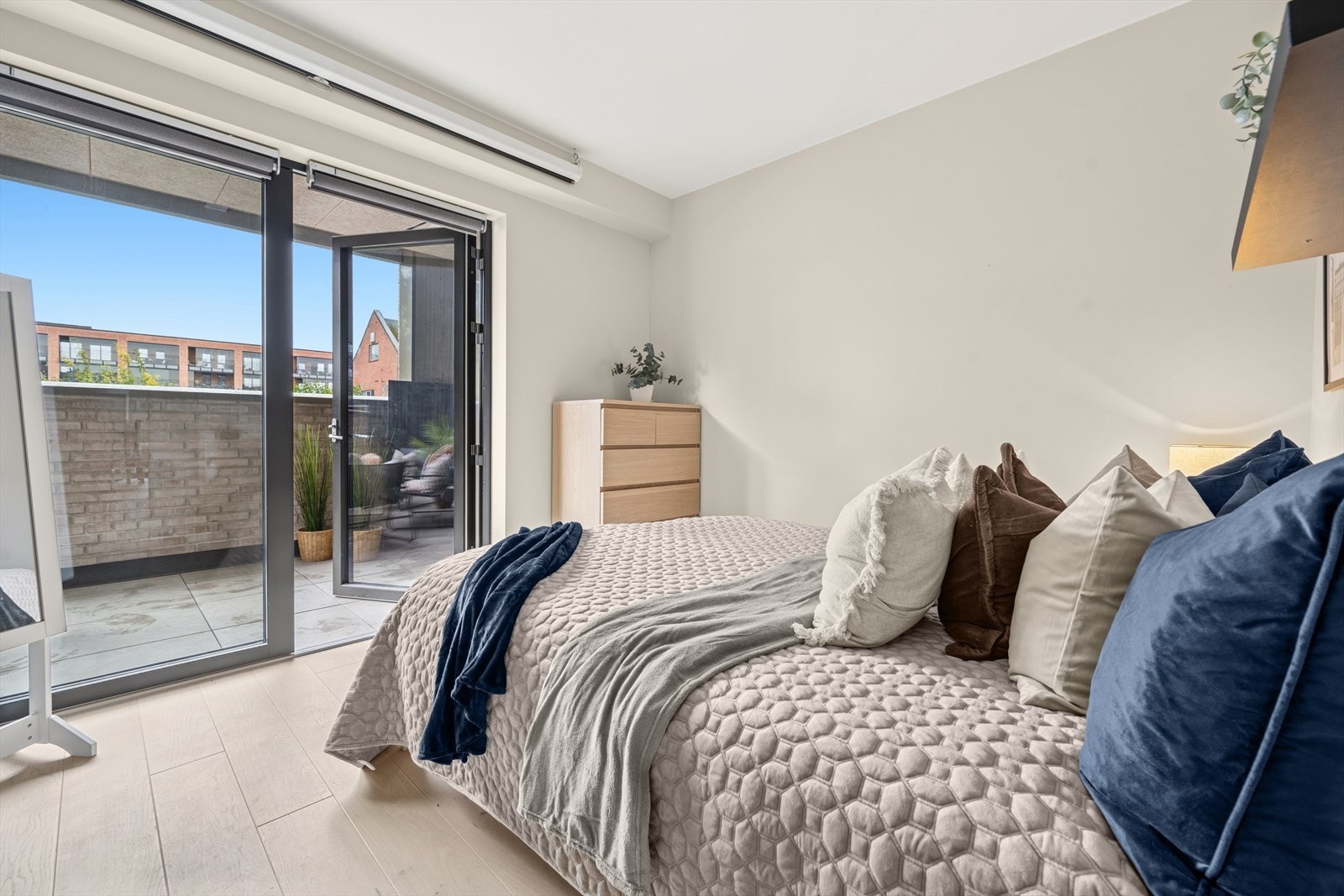 Hovedsoverommet har en egen terrasse. Galleribilde