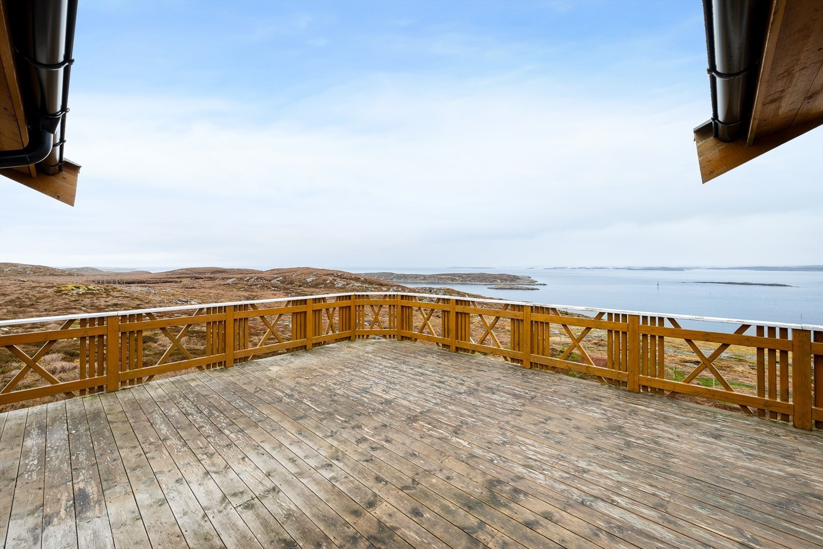 Her er det fantastiske solforhold og sjøutsikt. Galleribilde